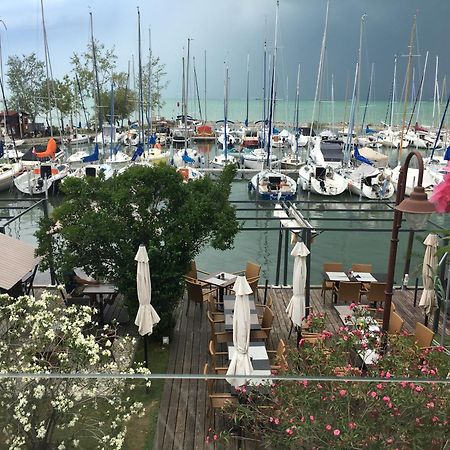 Calypso Lakeside Rooms & Lux Apartments Siofok Dış mekan fotoğraf