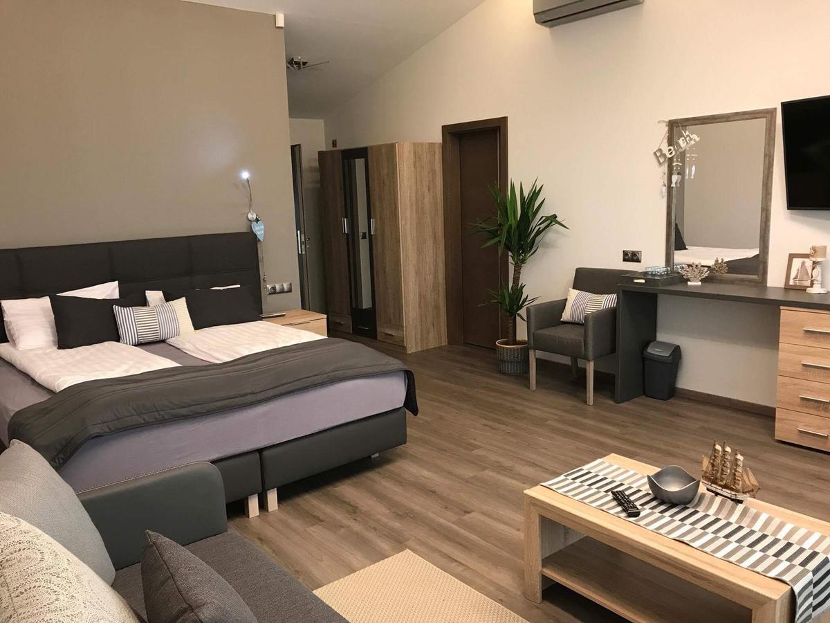 Calypso Lakeside Rooms & Lux Apartments Siofok Dış mekan fotoğraf
