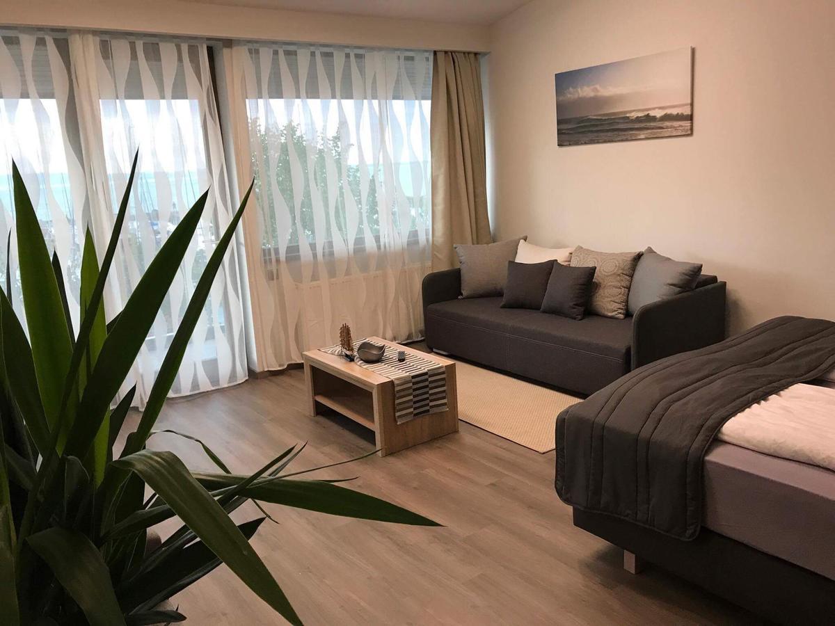 Calypso Lakeside Rooms & Lux Apartments Siofok Dış mekan fotoğraf