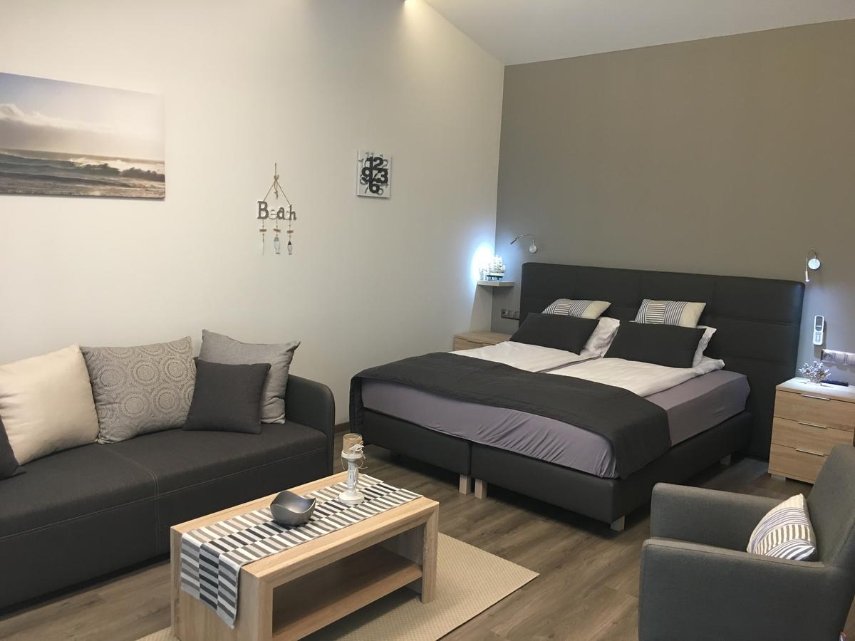 Calypso Lakeside Rooms & Lux Apartments Siofok Dış mekan fotoğraf