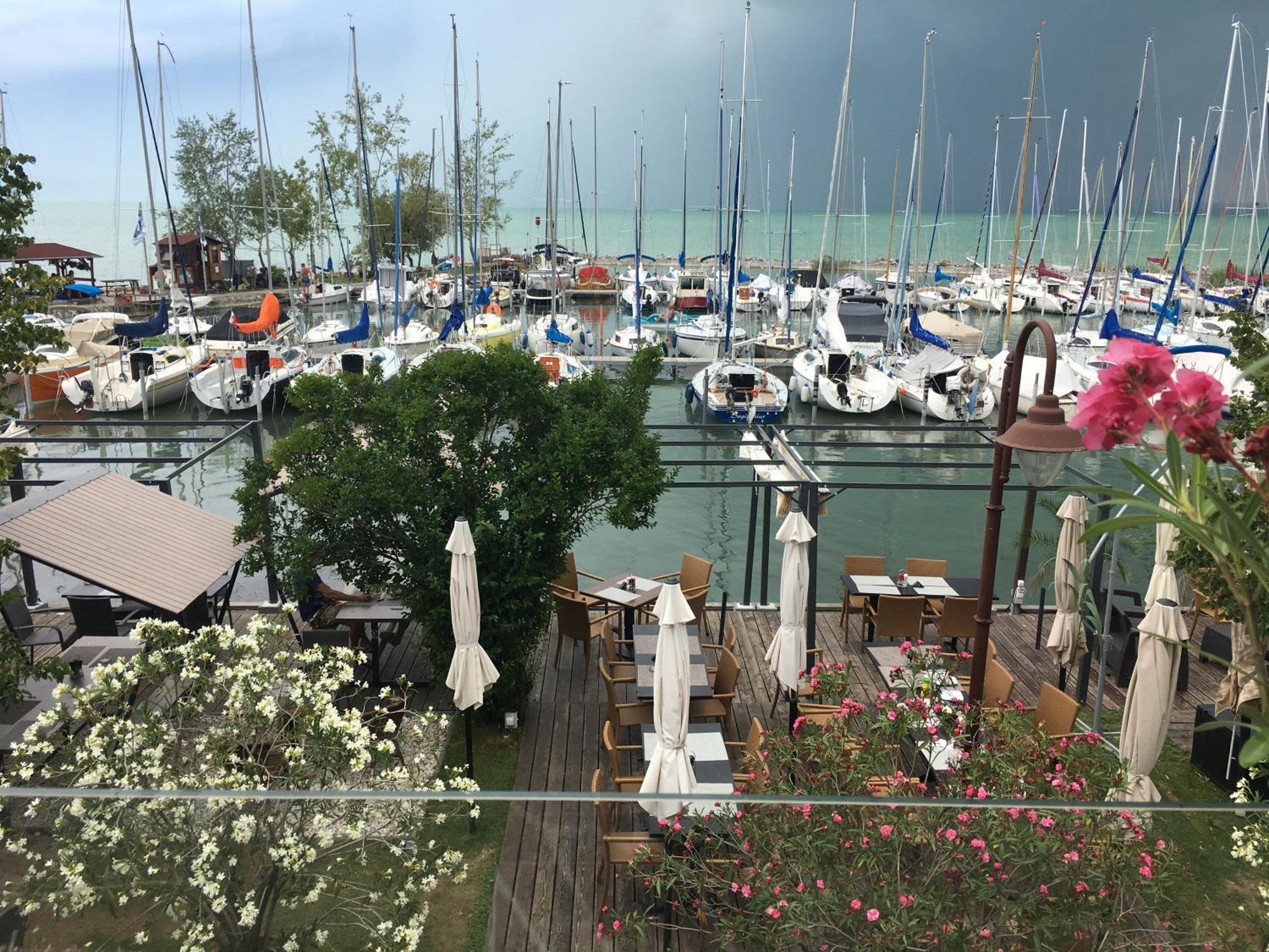 Calypso Lakeside Rooms & Lux Apartments Siofok Dış mekan fotoğraf