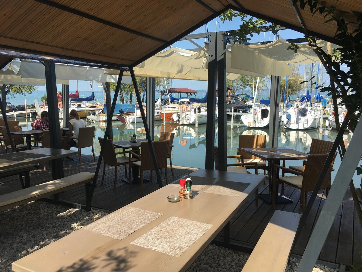 Calypso Lakeside Rooms & Lux Apartments Siofok Dış mekan fotoğraf