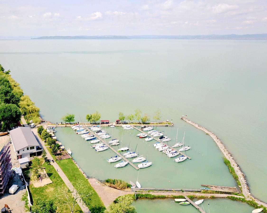 Calypso Lakeside Rooms & Lux Apartments Siofok Dış mekan fotoğraf