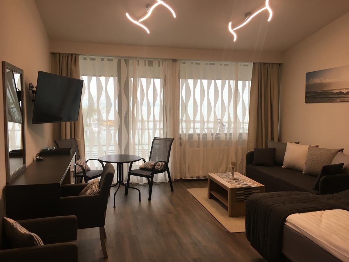 Calypso Lakeside Rooms & Lux Apartments Siofok Dış mekan fotoğraf