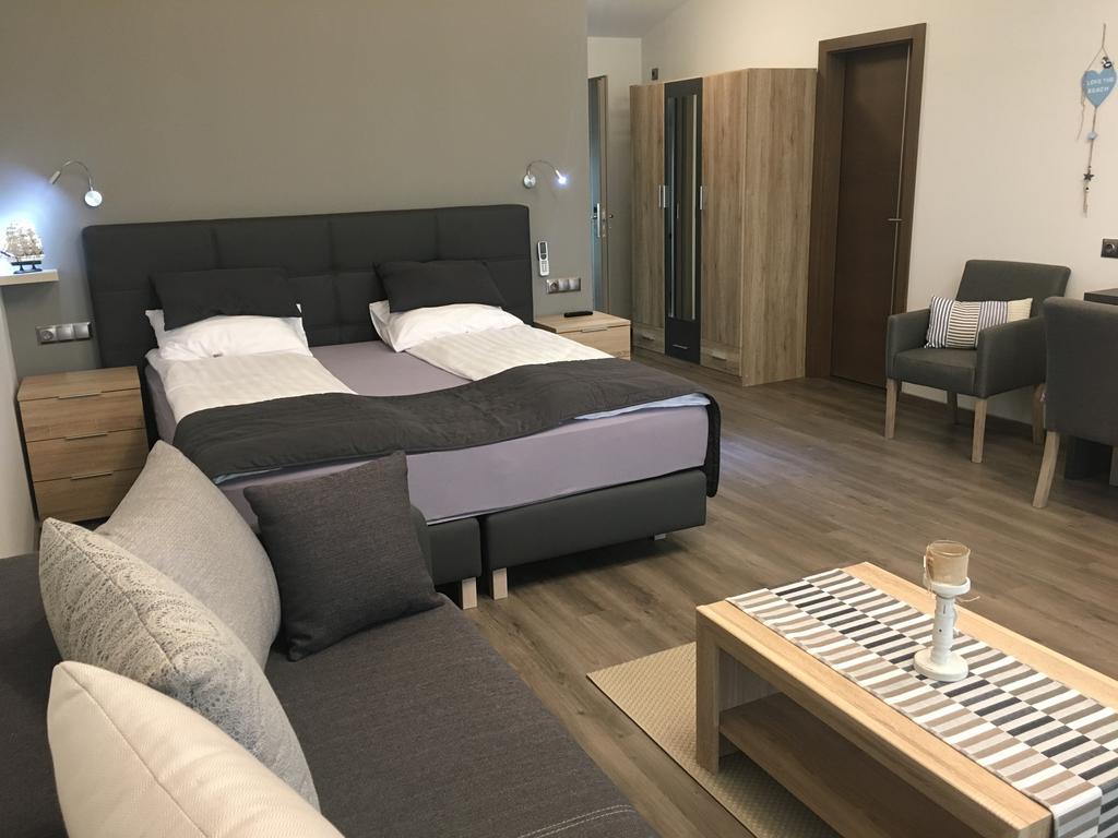 Calypso Lakeside Rooms & Lux Apartments Siofok Dış mekan fotoğraf