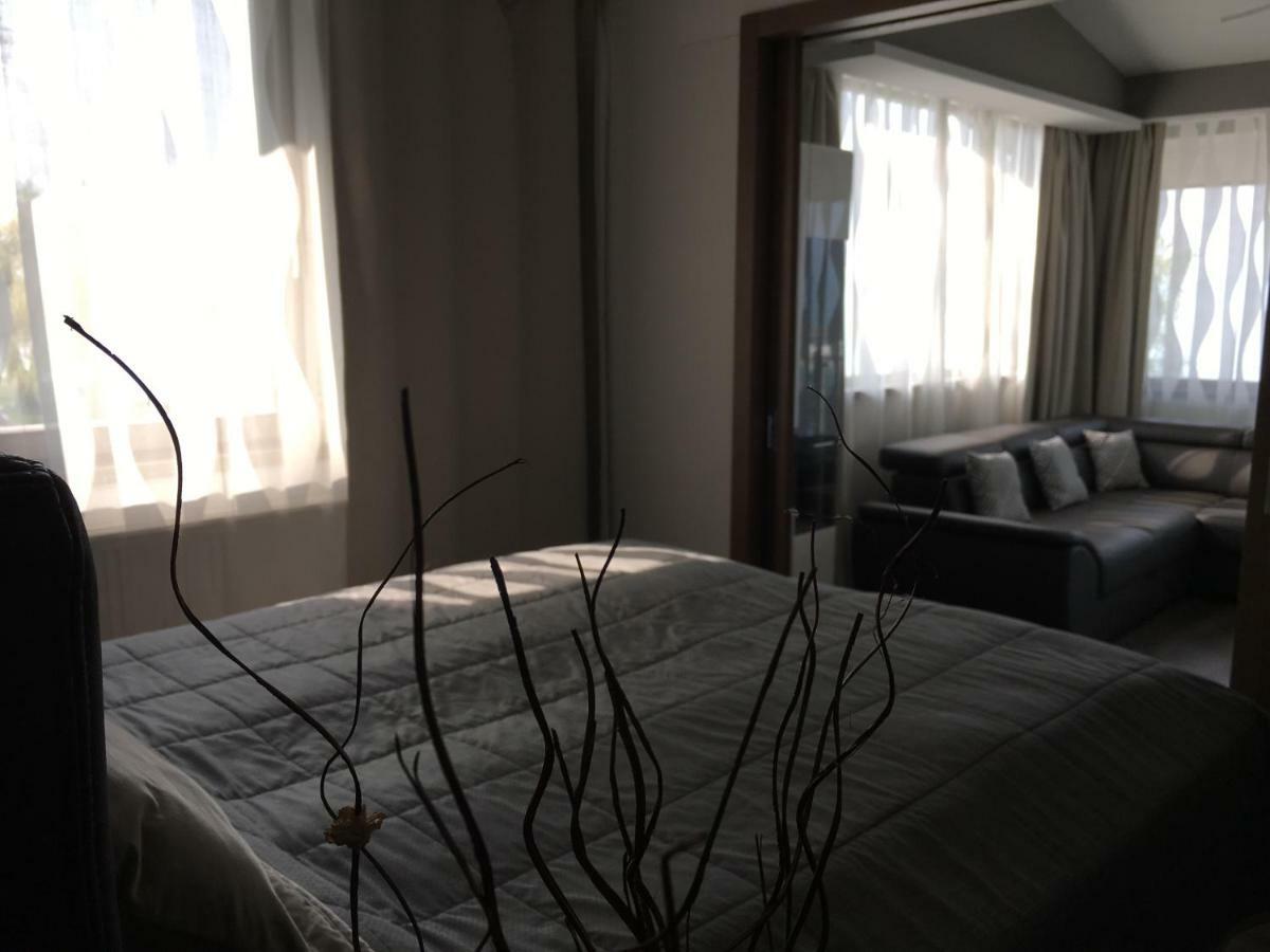 Calypso Lakeside Rooms & Lux Apartments Siofok Dış mekan fotoğraf
