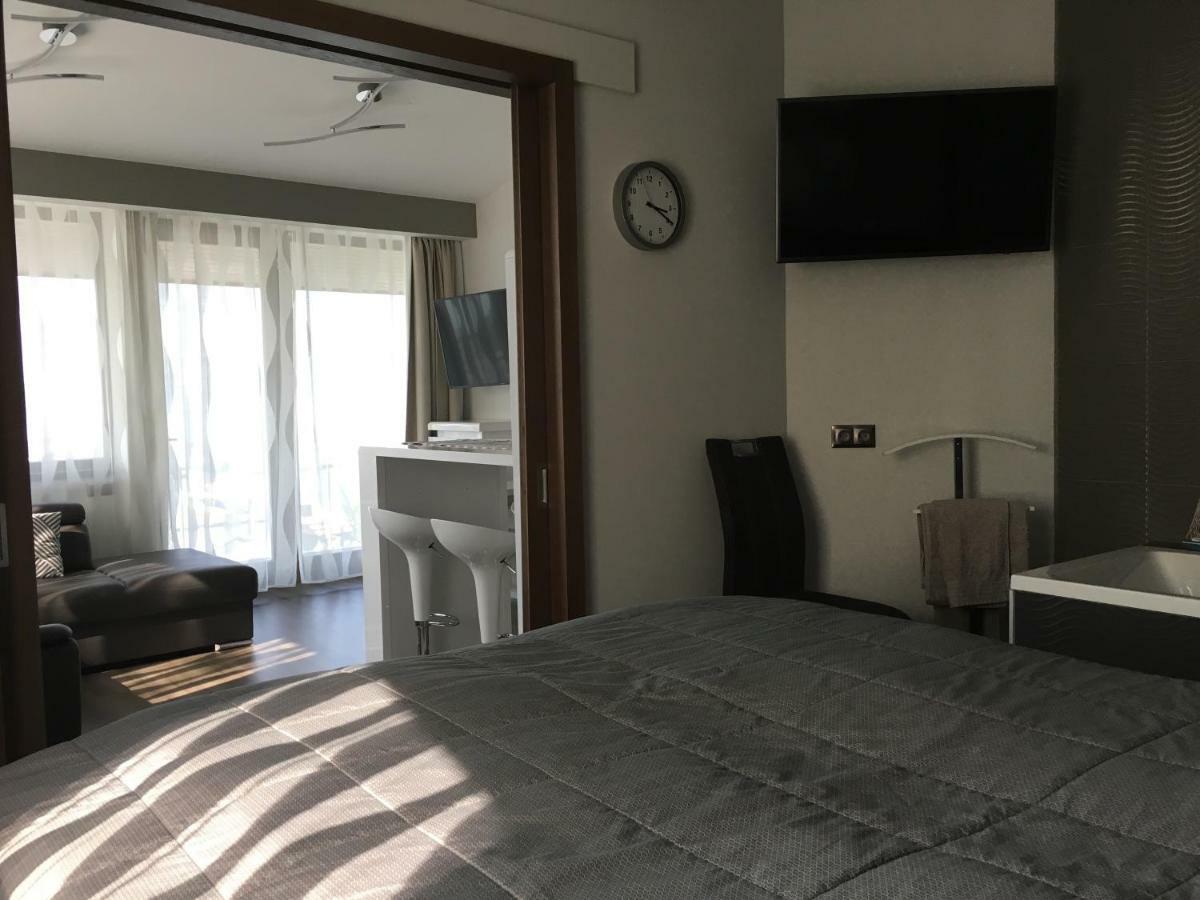 Calypso Lakeside Rooms & Lux Apartments Siofok Dış mekan fotoğraf